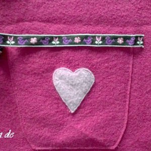 Valentinstags-Projekt: Wollfilz-Kleid mit Herzchen nähen