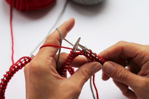 Advents-Knit-Along Norwegermusterkissen Fingerhaltung mit zwei Fäden stricken